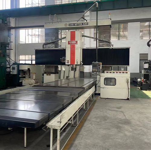 Gantry type mill-turn machining center (in Japan)